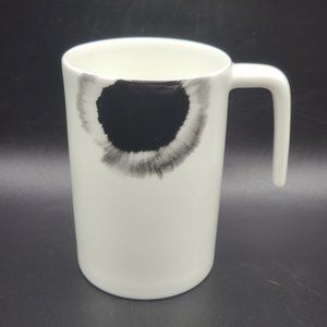 Lie Sang-Bong Paris Tea Cup by Haengnam Bone China Modern Korea Hangeul Designer